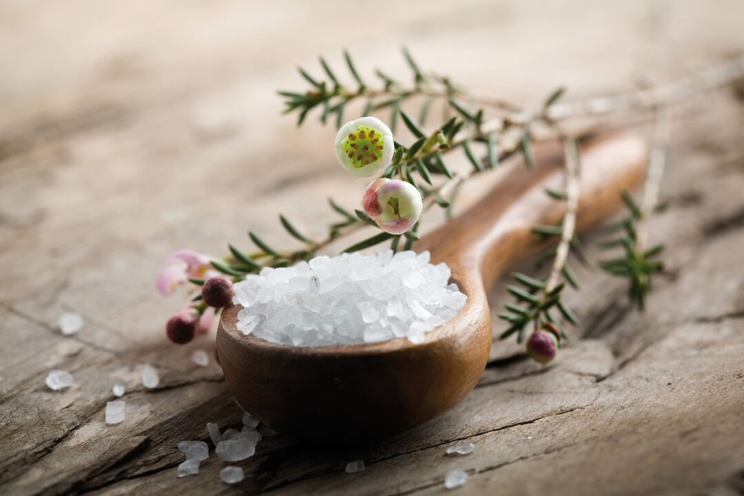 Some have managed to overcome toenail fungus with sea salt baths. 